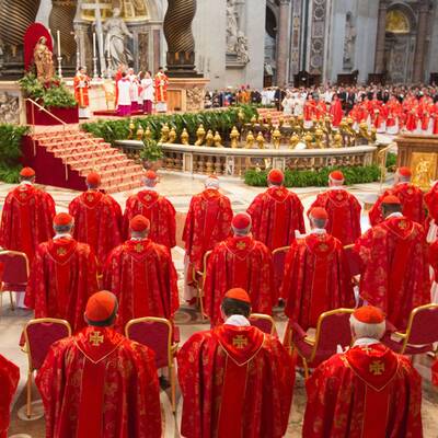 Kardinäle treffen zum Konklave zusammen
