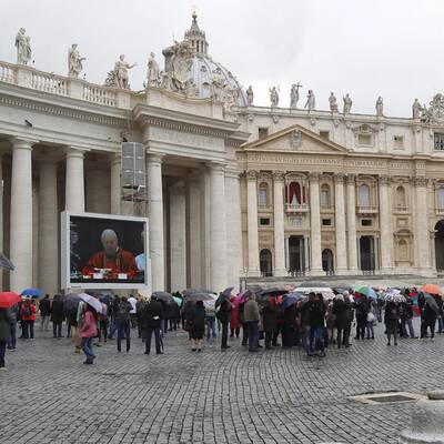Kardinäle treffen zum Konklave zusammen