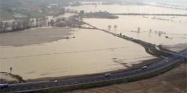 Schnee, Hochwasser und extreme Kälte in Europa