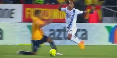 Ronaldinho mit peinlicher Schwalbe