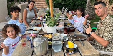 Urlaubs-Foto: Liegen hier Zigaretten auf Ronaldos Tisch?