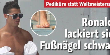 Ronaldo lackiert Fußnägel schwarz