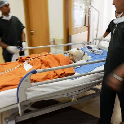 Mädchen mit Wasserkopf operiert