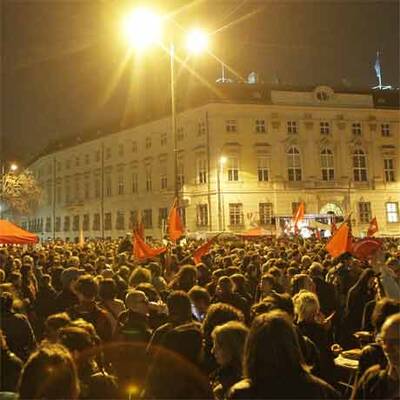 Lichtertanz gegen Rosenkranz