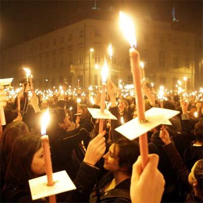 Lichtertanz gegen Rosenkranz