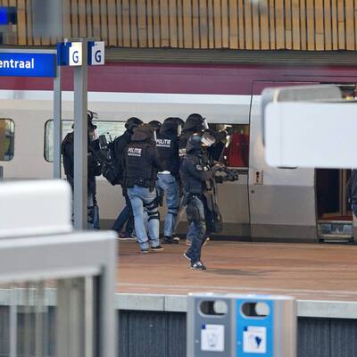 Rotterdam: Bewaffneter Mann im Zug