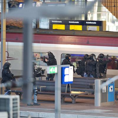 Rotterdam: Bewaffneter Mann im Zug