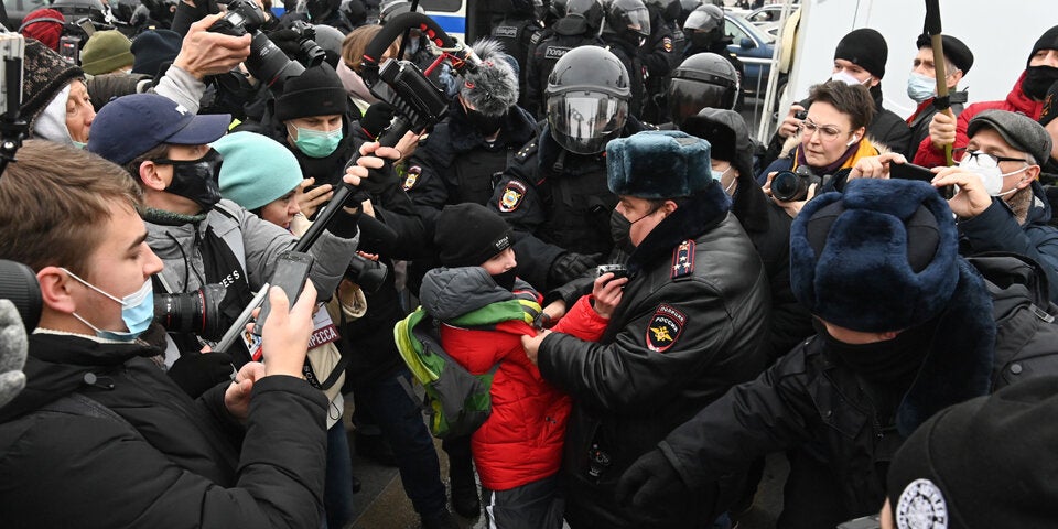 Polizei schlägt Anti-Putin-Demos brutal nieder