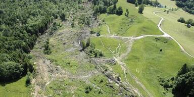 Riesen-Hangrutsch bedroht Siedlung 