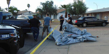 Flugzeug Notrutsche krachte in Hausdach