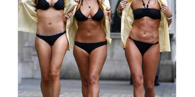 Stewardessen lassen die Uniform fallen