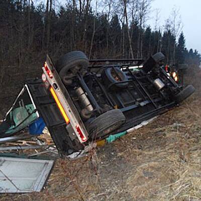 Glatteis sorgt für Chaos auf der A2