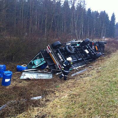 Glatteis sorgt für Chaos auf der A2