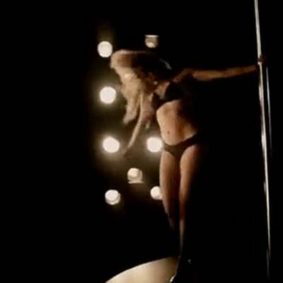 Shakiras sexy Stangentanz