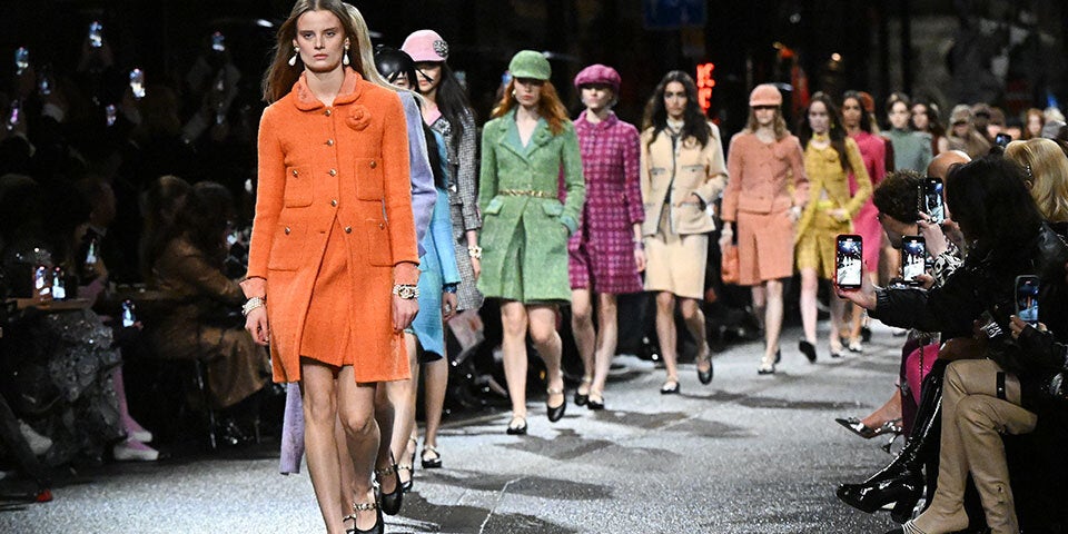 Chanel-Show: Superstars aber Mega-Wirbel um Demonstranten