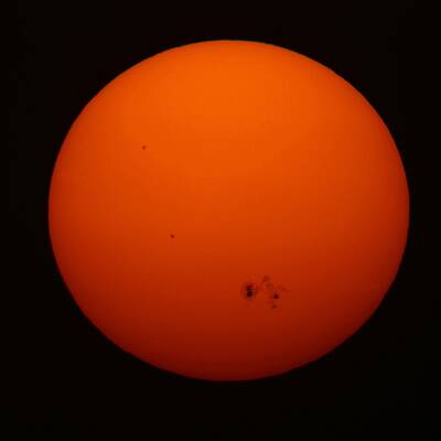 Vergleich: Sonnenfleck und Jupiter