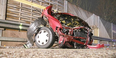 Horror-Crash auf der S6: Auto zerrissen 
