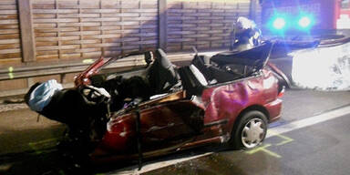 Horror-Crash auf der S6: Auto zerrissen 