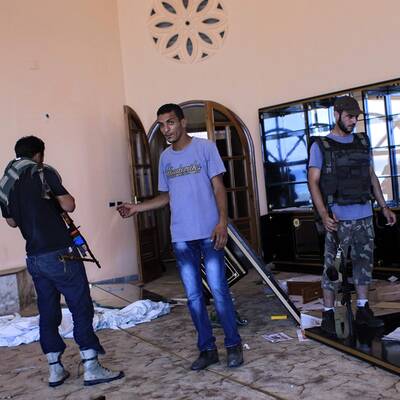 Haus mit Meerblick: Die Rebellen stürmen Häuser des Gaddafi-Clans