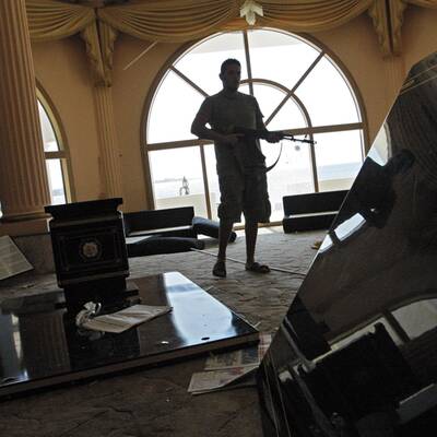 Haus mit Meerblick: Die Rebellen stürmen Häuser des Gaddafi-Clans