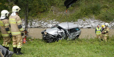 Frontal-Crash mit Lkw - Autolenker tot