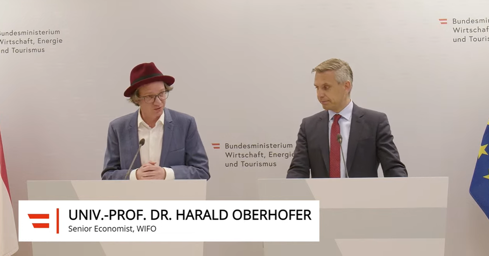 Professor Harald Oberhofer und Minister Wolfgang Hattmannsdorfer