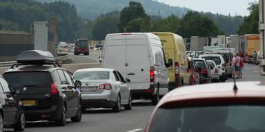 LKW-Lenker nach Crash auf A1 tot