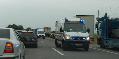 LKW-Lenker nach Crash auf A1 tot