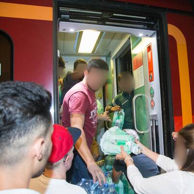 Bis zu 2.000 Flüchtlinge warteten in Salzburg auf die Weiterreise nach Deutschland.