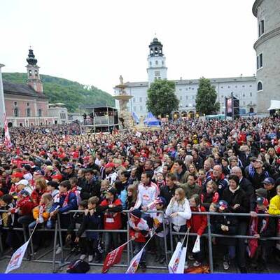 Salzburger Meisterkicker von Fans gefeiert