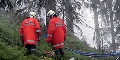 Lenker überlebt 100-Meter-Sturz