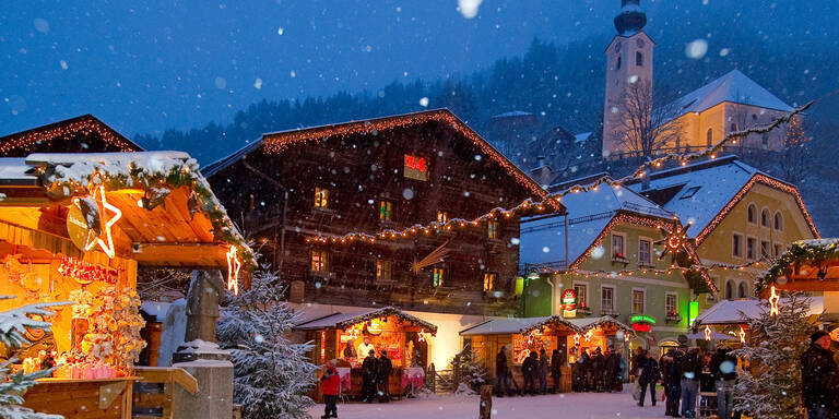 Advent in Österreich: Märkte, Krippen und Lichterzauber in den Bergen