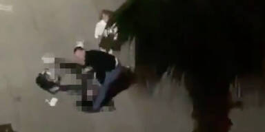 Schock-Video: Mann verpr&uuml;gelt Ex-Frau auf offener Stra&szlig;e