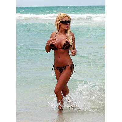 Sexy Beachbabes: Stars im Bikini