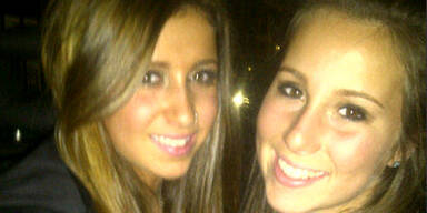 Hübsche Touristinnen mit Säure übergossen