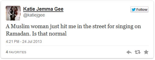 Hübsche Touristinnen mit Säure übergossen