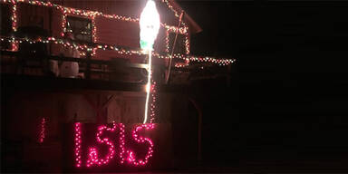 Santa Claus pinkelt auf ISIS-Beleuchtung