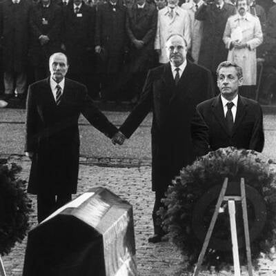 Internet spottet über Sarkozy