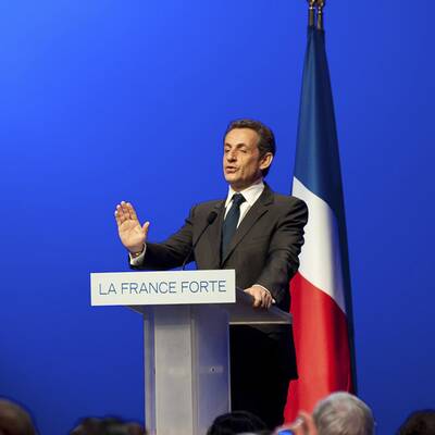  Vor seinen Anhängern verkündete Sarkozy seinen Rückzug aus der Politik.