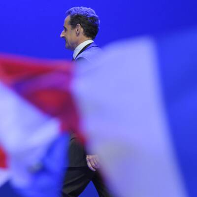  Vor seinen Anhängern verkündete Sarkozy seinen Rückzug aus der Politik.
