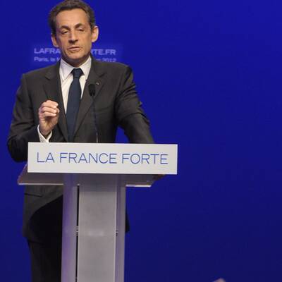  Vor seinen Anhängern verkündete Sarkozy seinen Rückzug aus der Politik.