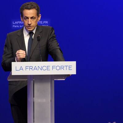  Vor seinen Anhängern verkündete Sarkozy seinen Rückzug aus der Politik.