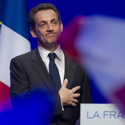  Vor seinen Anhängern verkündete Sarkozy seinen Rückzug aus der Politik.