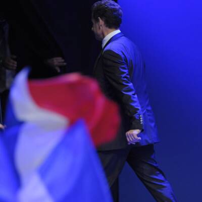  Vor seinen Anhängern verkündete Sarkozy seinen Rückzug aus der Politik.