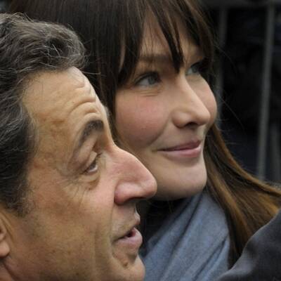 Das amtierende Präsidenten-Paar wählte im vornehmen 16. Pariser Arrondissement.