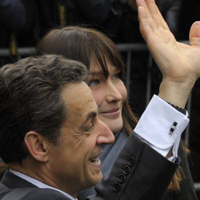 Das amtierende Präsidenten-Paar wählte im vornehmen 16. Pariser Arrondissement.