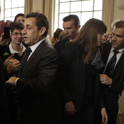 Das amtierende Präsidenten-Paar wählte im vornehmen 16. Pariser Arrondissement.