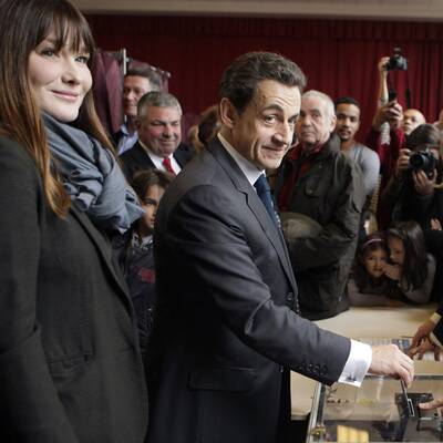 Das amtierende Präsidenten-Paar wählte im vornehmen 16. Pariser Arrondissement.