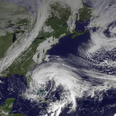 Satelliten-Fotos zeigen Sandys Verlauf