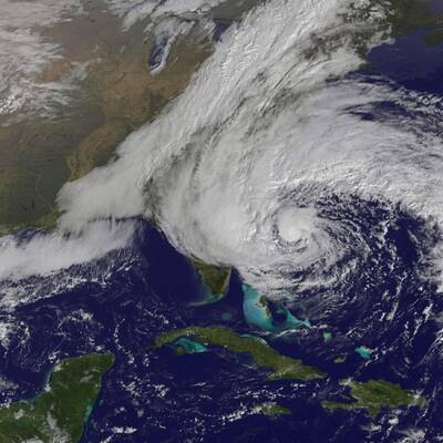 Satelliten-Fotos zeigen Sandys Verlauf